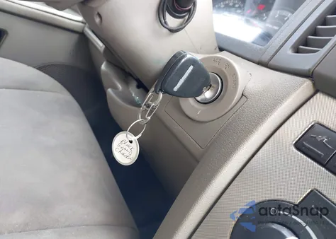 2005 Jeep Grand Cherokee Laredo from USA, damaged, VIN 1J8GR48K55C664424